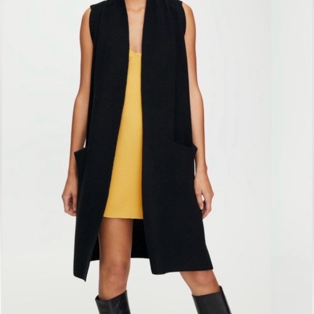 WILFRED Aritiza Olivie 100% Merino Wool Long Line Sweater Vest Black Size M